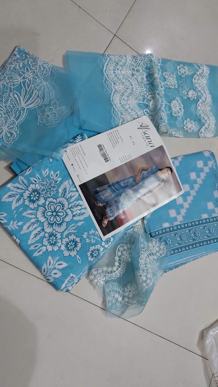 Mahnur Lawn emb (1226-2)