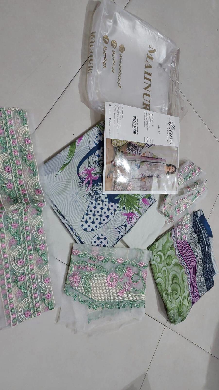 Mahnur Lawn emb (1226-7)